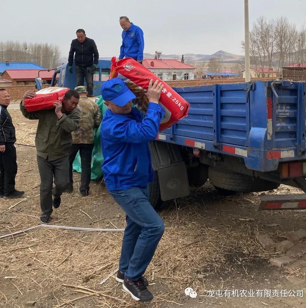 订单种谷保增收 产业扶贫建基地(图1)